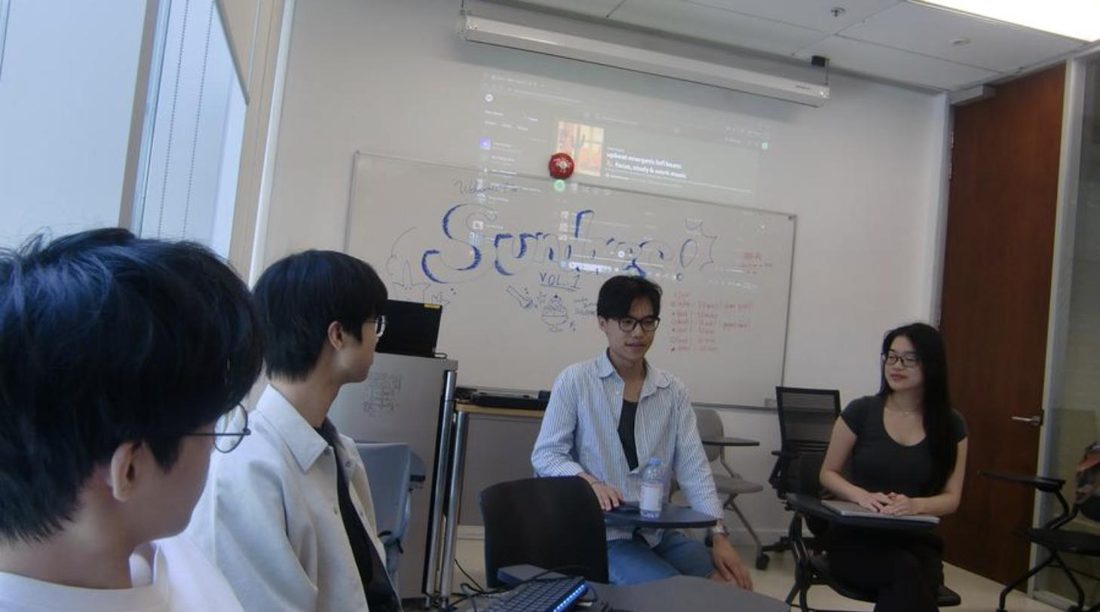 The room during the intro circle.